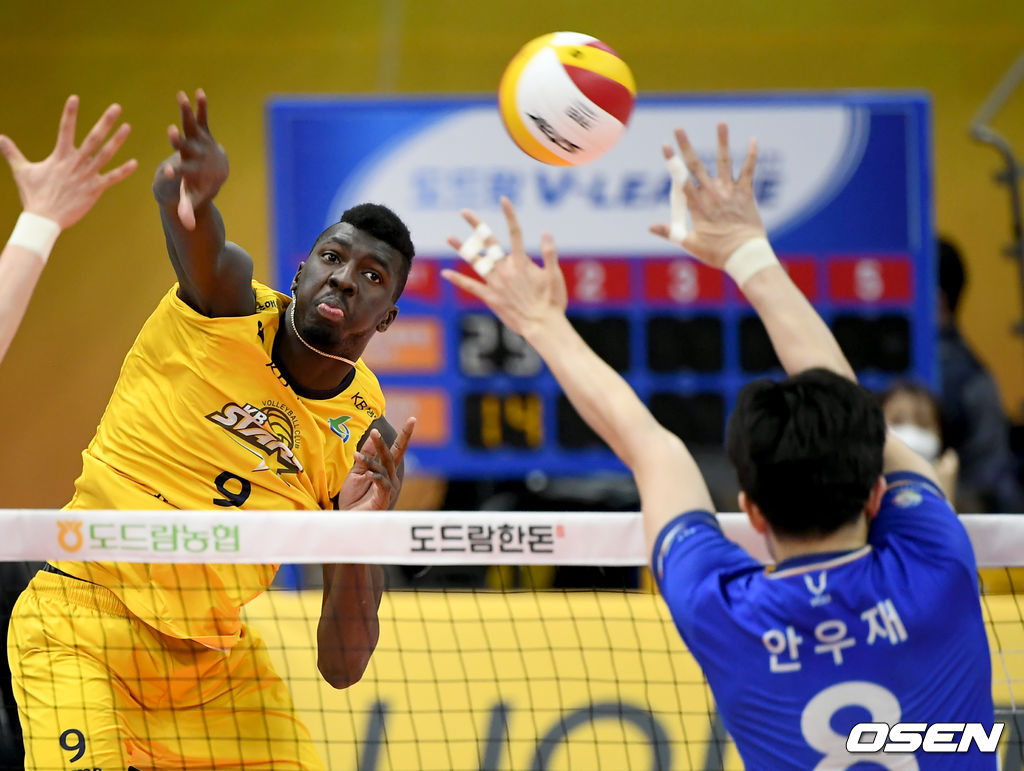 강타하는 케이타. /ksl0919@osen.co.kr