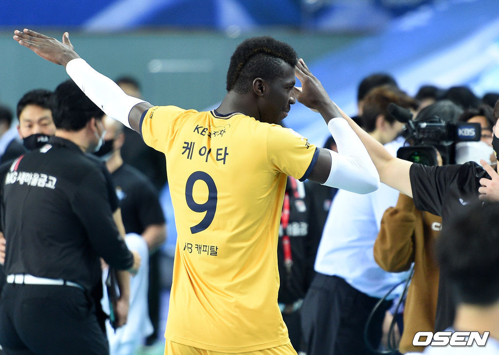 팀의 승리가 확정된 순간 춤추는 케이타./sunday@osen.co.kr