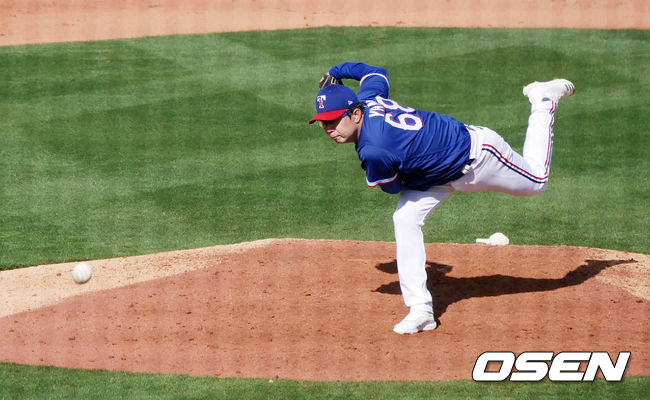 [OSEN=서프라이즈(미 애리조나주), 이사부 통신원]양현종이 힘차게 볼을 뿌리고 있다. /lsboo@osen.co.kr