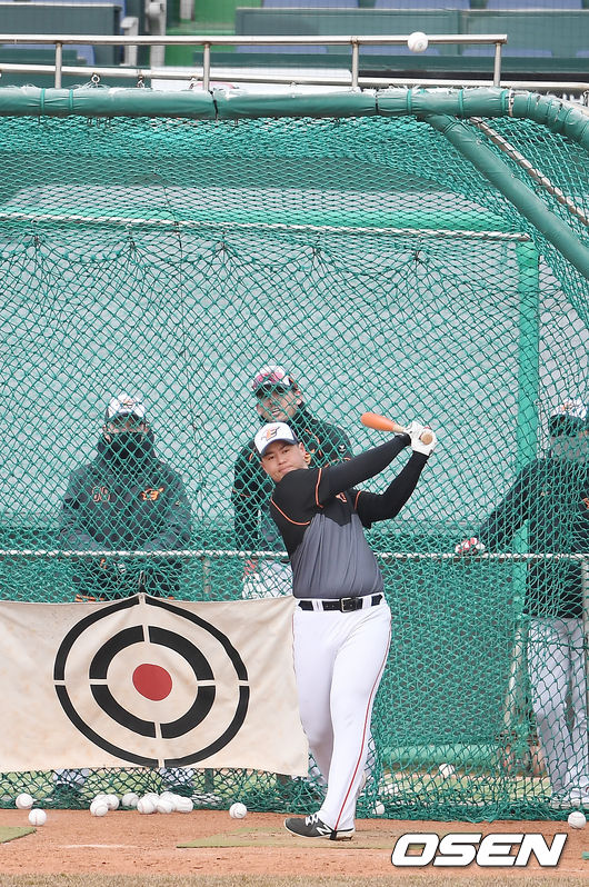 노시환이 배팅 훈련을 하고 있다. /youngrae@osen.co.kr 