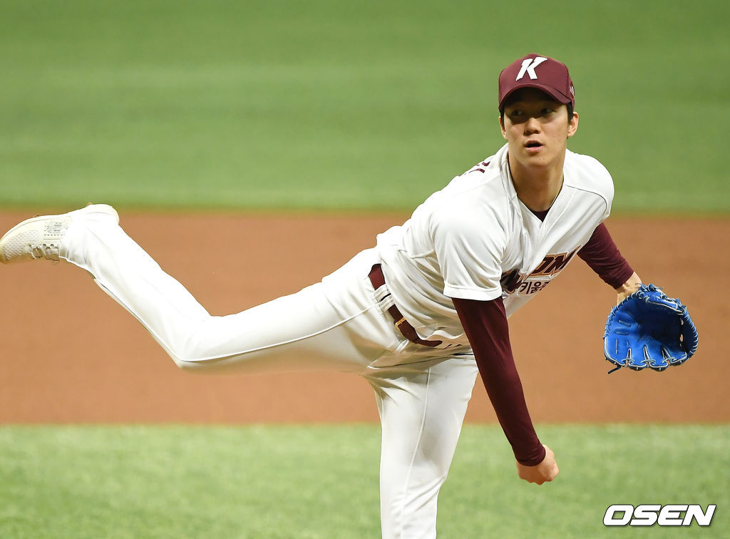 키움 안우진이 역투하고 있다. /youngrae@osen.co.kr 