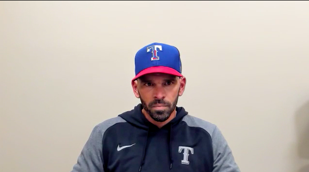 [사진] 크리스 우드워드 텍사스 감독이 줌 인터뷰를 하고 있다. / 텍사스 제공