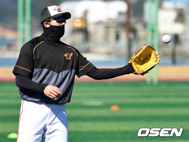 한화 투수 장시환이 롱토스 훈련을 하고 있다. / dreamer@osen.co.kr