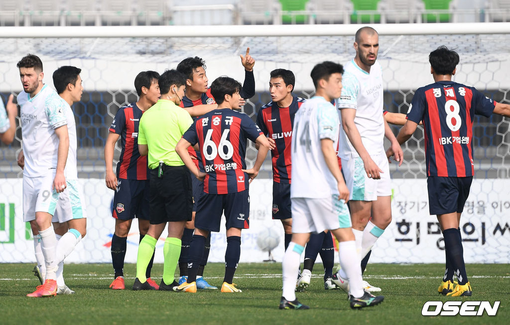 옐리치 득점 기회 빼앗은 박지수,'완벽한 득점찬스가 아니였어요' / sunday@osen.co.kr