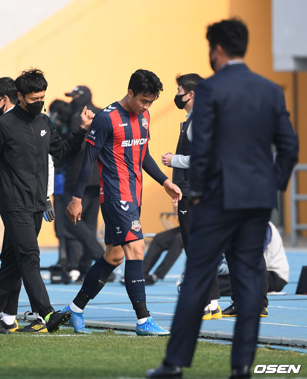 다이렉트 퇴장 당하는 박지수. 이후 완벽한 득점 기회로 인정안해 오심으로 번복. / sunday@osen.co.kr