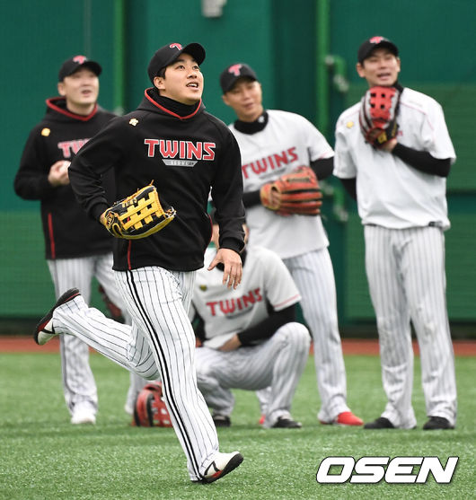 LG 이천웅을 비롯한 외야수들이 수비 훈련을 하고 있다. / dreamer@osen.co.kr