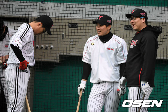 LG 채은성, 이천웅, 김현수가 훈련을 하고 있다. /jpenws@osen.co.kr