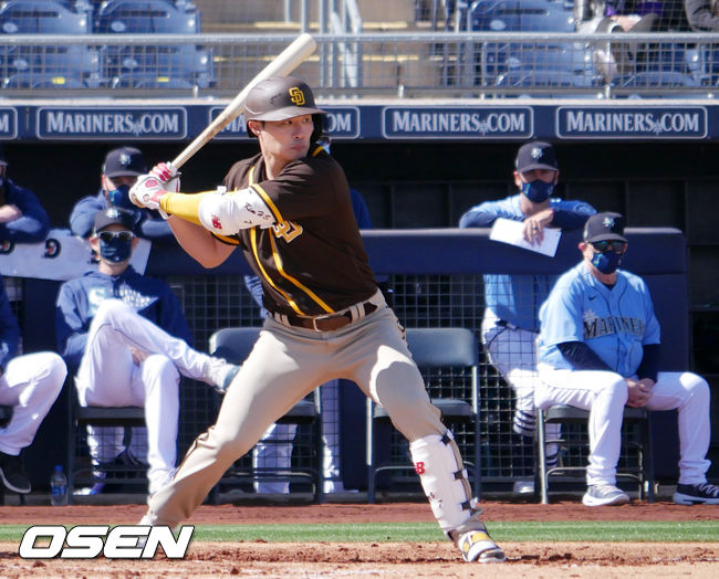 [OSEN=피오리아(미 애리조나주), 이사부 통신원]샌디에이고 김하성이 첫타석에서 타격을 하려하고 있다.  /lsboo@osen.co.kr