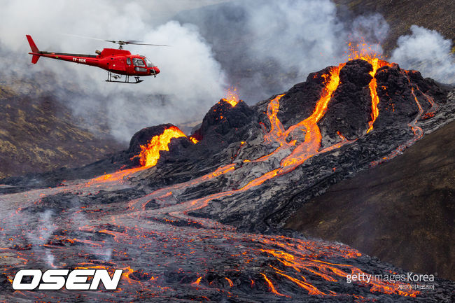 [사진] 지난 20일 아이슬란드 파그라달스피아들 지역에서 폭발한 화산. /ⓒGettyimages(무단전재 및 재배포 금지)
