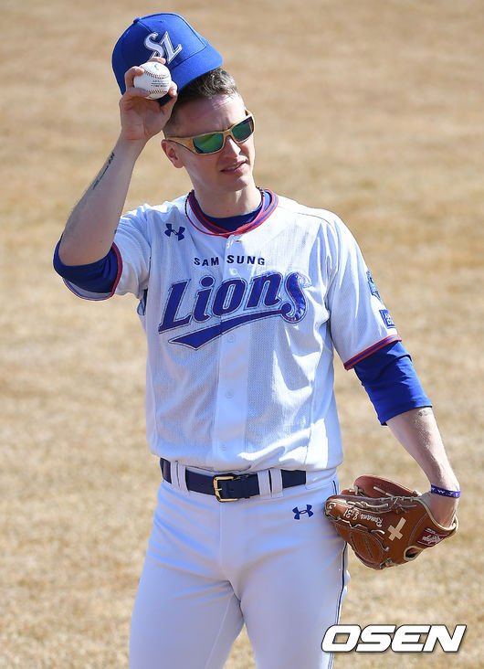 13일 오후 대구삼성라이온즈파크에서 삼성 라이온즈가 2021 스프링캠프 훈련을 가졌다.삼성 뷰캐넌이 캐치볼 훈련을 하고 있다./ksl0919@osen.co.kr