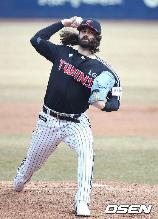 1회말 LG 켈리가 역투하고 있다. /youngrae@osen.co.kr