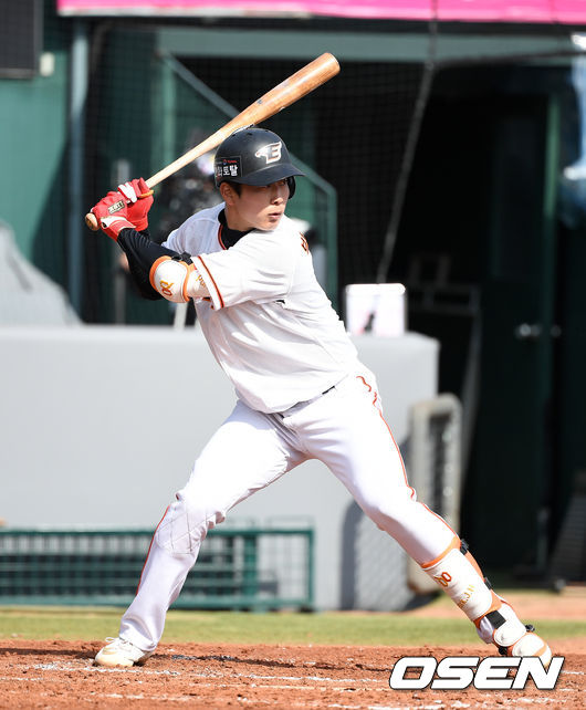 한화 박정현이 타격을 하고 있다. /sunday@osen.co.kr