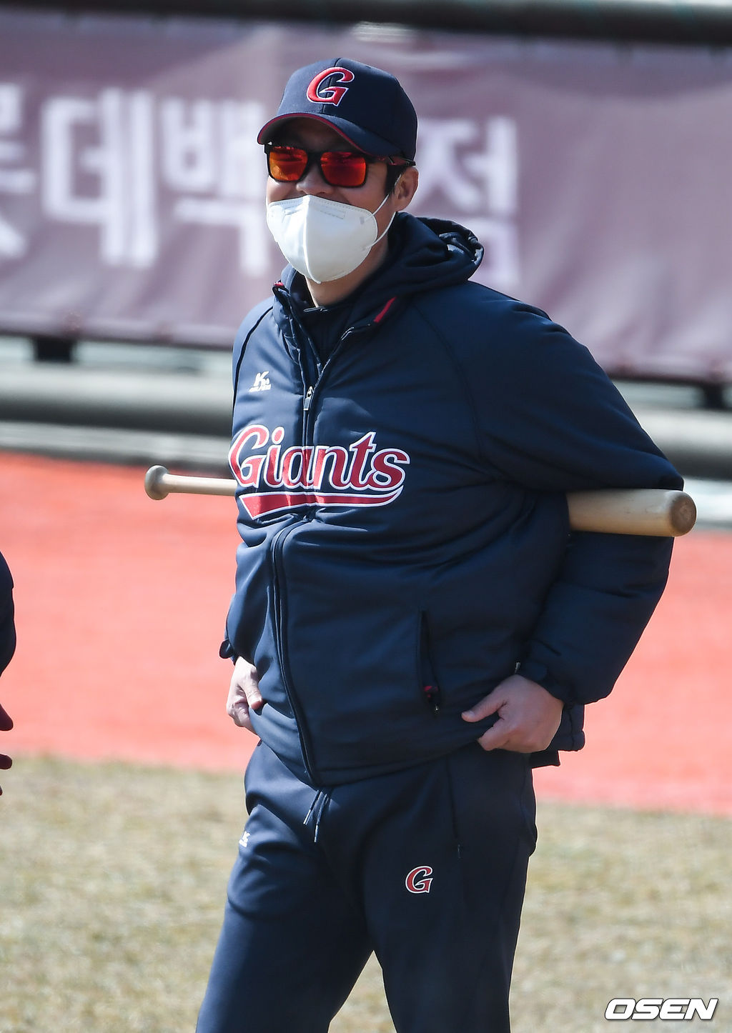 롯데 허문회 감독이 선수들의 훈련을 보며 미소 짓고 있다 / soul1014@osen.co.kr