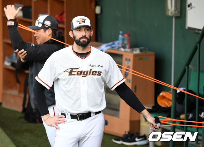 한화 카펜터가 튜빙 훈련을 하고 있다. /sunday@osen.co.kr