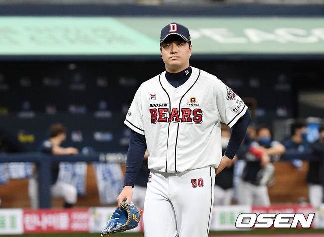 21일 오후 서울 고척스카이돔에서 '2020 신한은행 SOL KBO리그' 한국시리즈 4차전 두산 베어스와 NC 다이노스의 경기가 열렸다.6회초 2사 1루 두산 이영하가 강판되고 있다. /youngrae@osen.co.kr