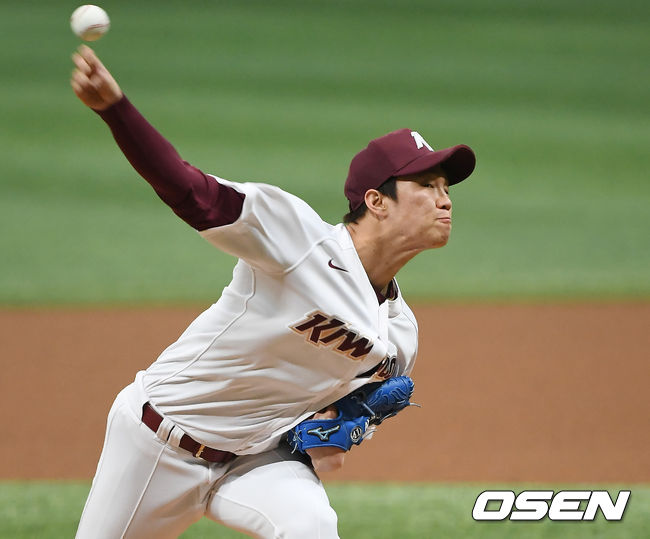 1회초 안우진이 역투하고 있다. /youngrae@osen.co.kr 