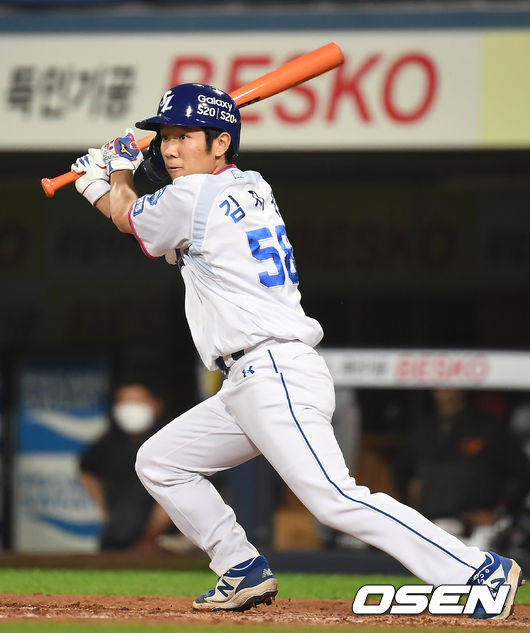 30일 오후 대구 삼성라이온즈파크에서 '2020 신한은행 SOL KBO리그' 삼성 라이온즈와 한화 이글스의 경기가 열렸다.5회말 1사 2루 삼성 김지찬이 적시타를 때려내고 있다. /youngrae@osen.co.kr