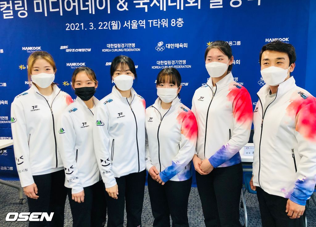 [사진]왼쪽부터 하승연, 김수진, 김민지, 김혜린, 양태이, 이승준 코치 /강필주 기자 letmeout@osen.co.kr