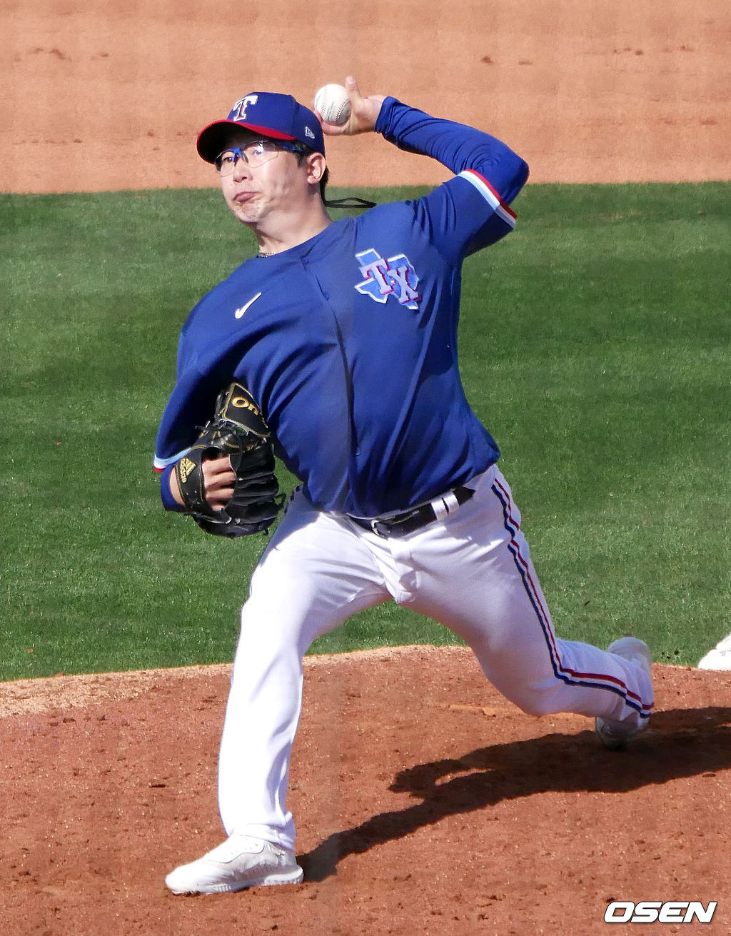 [OSEN=이사부 통신원] 텍사스 양현종이 힘차게 볼을 뿌리고 있다. /lsboo@osen.co.kr