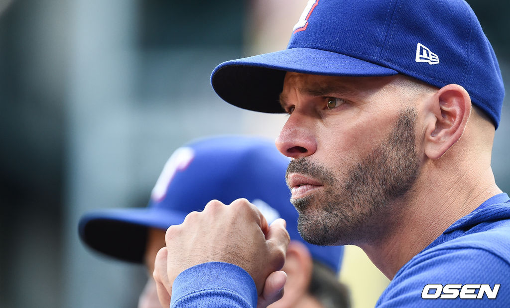 텍사스 우드워드 감독이 경기를 지켜보고 있다. /  soul1014@osen.co.kr