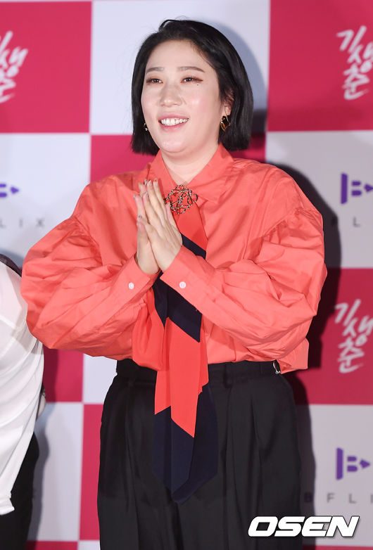 24일 오후 서울 광진구 건대 롯데시네마에서 영화 '기생춘' 언론배급시사회가 열렸다. 김영희 감독이 포토타임을 갖고 있다. /youngrae@osen.co.kr