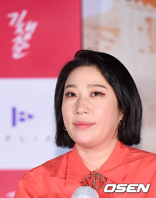 24일 오후 서울 광진구 건대 롯데시네마에서 영화 '기생춘' 언론배급시사회가 열렸다. 김영희 감독이 포토타임을 갖고 있다. /youngrae@osen.co.kr