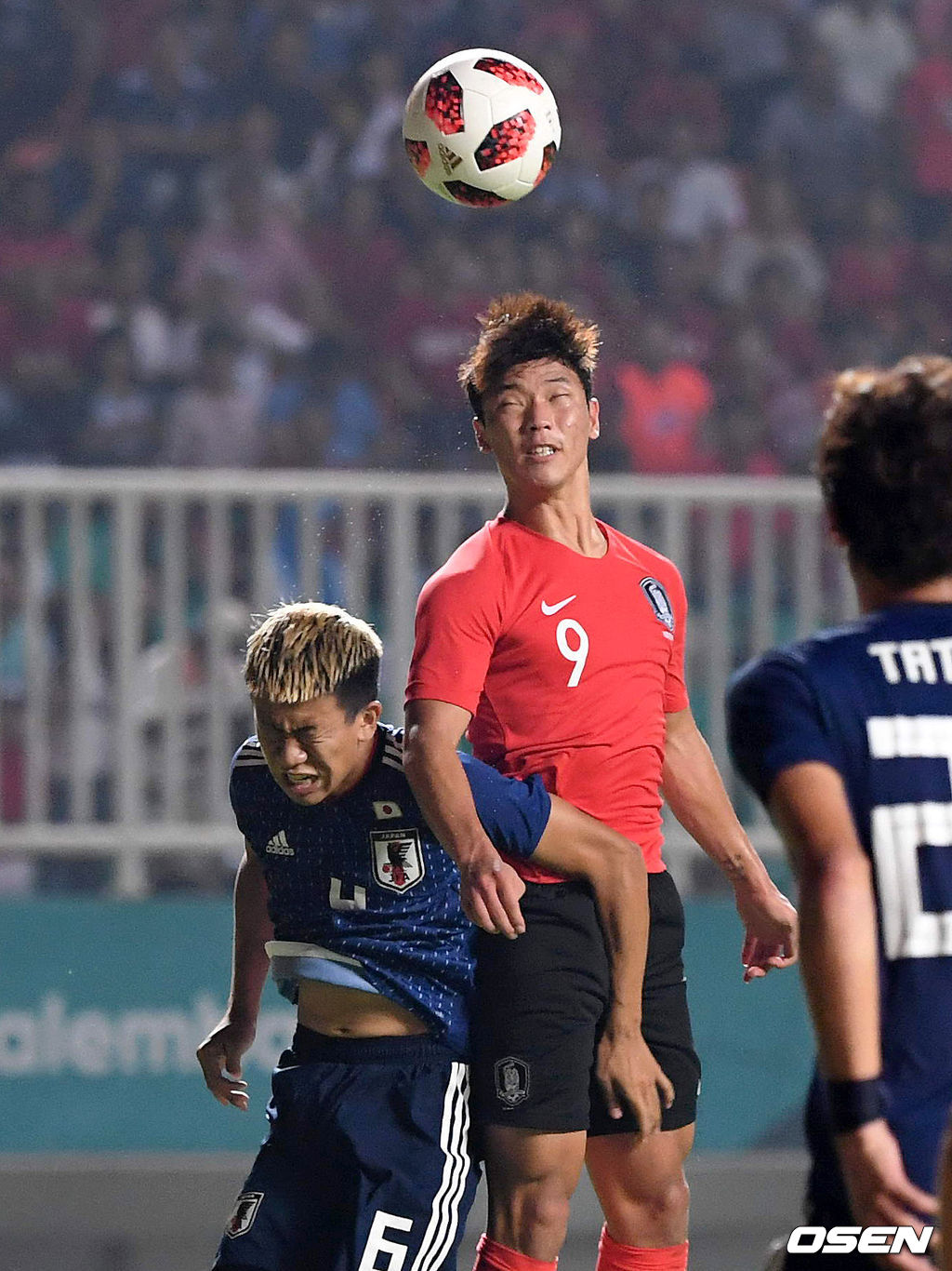 대한민국 황희찬이 2018년 9월 1일 인도네시아 보고르 파칸사리 스타디움에서 열린 일본과 2018 자카르타-팔렘방 아시안게임 남자 축구 결승전에서 헤더골을 성공시키고 있다. /sunday@osen.co.kr