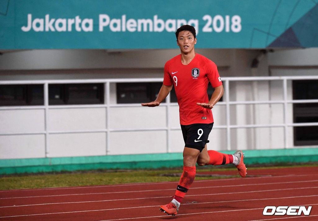 대한민국 황희찬이 2018년 9월 1일 인도네시아 보고르 파칸사리 스타디움에서 열린 일본과 2018 자카르타-팔렘방 아시안게임 남자 축구 결승전에서 헤더골을 성공시키고 '산책 세리머니'를 펼치고 있다. /sunday@osen.co.kr