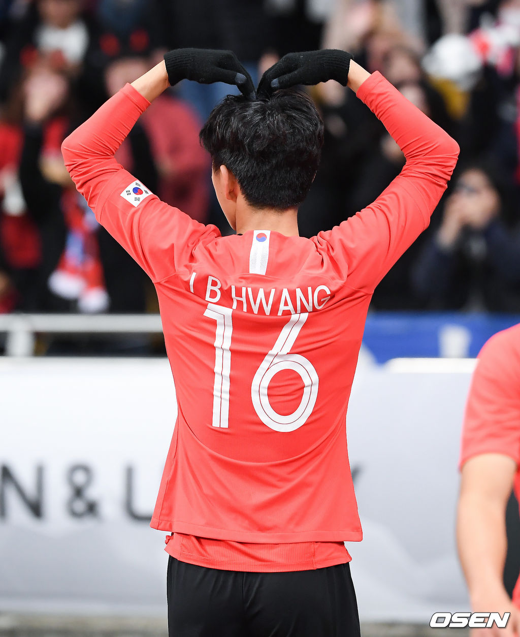 대한민국 황인범이 2019년 12월 18일 부산아시아드주경기장에서 일본과 2019 EAFF E-1 챔피언십 3차전에서 결승 골을 성공시키고 '하트 세리머니'를 펼치고 있다. /soul1014@osen.co.kr