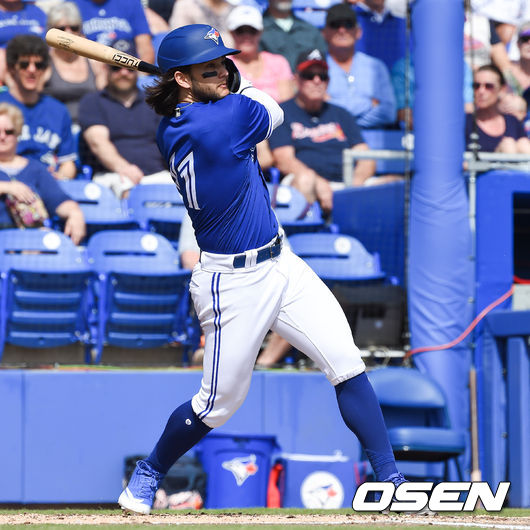 1회말 토론토 보 비셋이 선두타자 안타를 날리고 있다. / soul1014@osen.co.kr