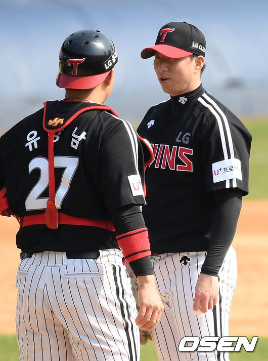 5회말 2사 주자 1루 두산 허경민 타석에서 LG 고효준이 마운드를 내려가고 있다. /rumi@osen.co.kr