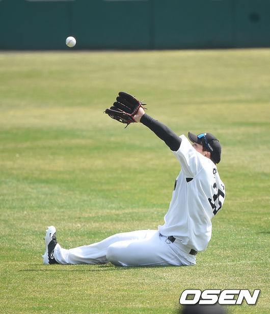 1회초 무사 만루 삼성 박해민의 타구를 SSG 한유섬 우익수가 포구하고 있다. / soul1014@osen.co.kr