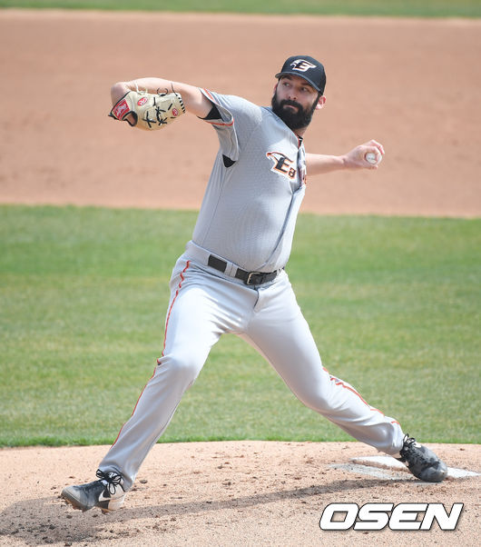 1회말 한화 선발투수 카펜터가 역투하고 있다./ soul1014@osen.co.kr