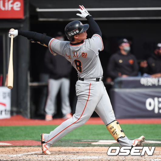 26일 오후 수원kt위즈파크에서 2021시즌 프로야구 kt 위즈와 한화 이글스의 시범경기가 진행됐다.6회초 한화 1사 노시환이 솔로홈런을 날리고 있다./ soul1014@osen.co.kr