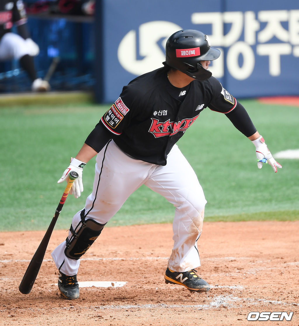 ]5회초 KT 선두타자 강백호가 2루타를 날리고  있다./   soul1014@osen.co.kr