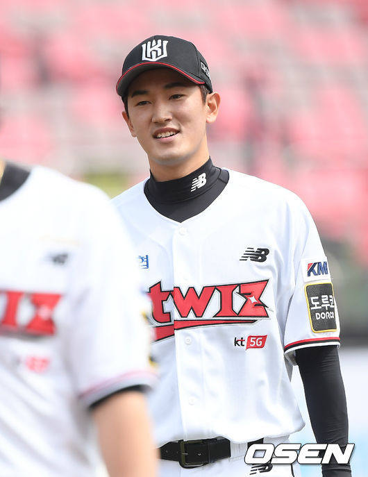 2회초 이닝종료 후 2피안타 기록한 KT 고영표 투수가 아쉬워하며 더그아웃으로 들어가고 있다./ soul1014@osen.co.kr