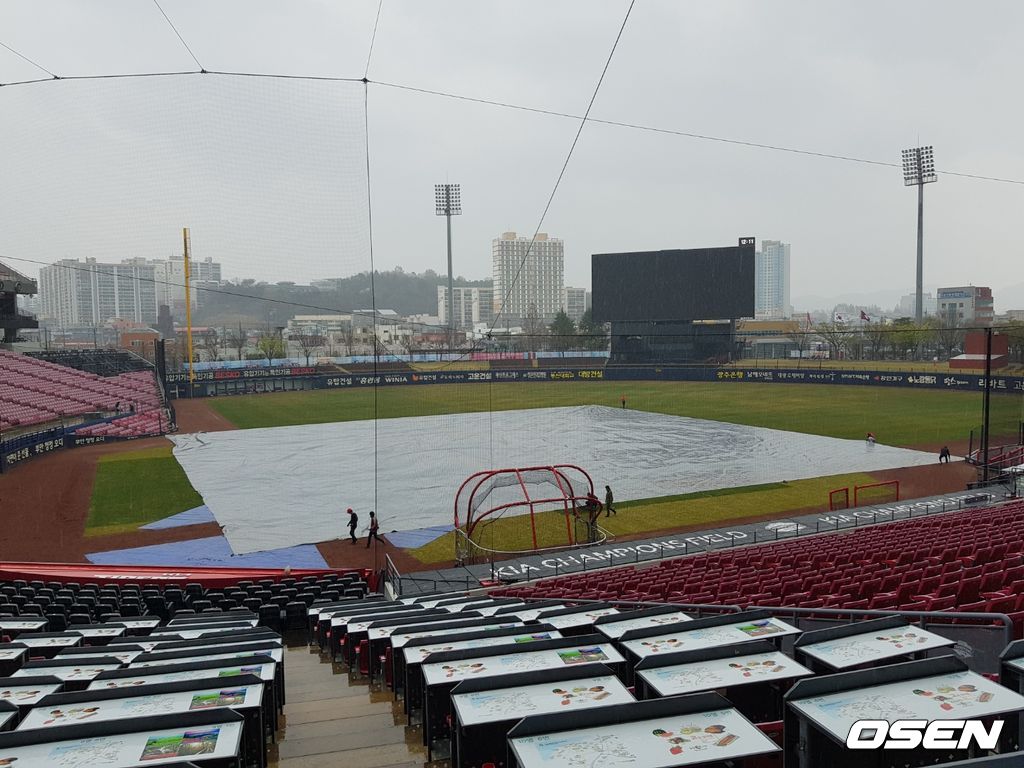 비가 오는 챔피언스필드. /fpdlsl72556@osen.co.kr