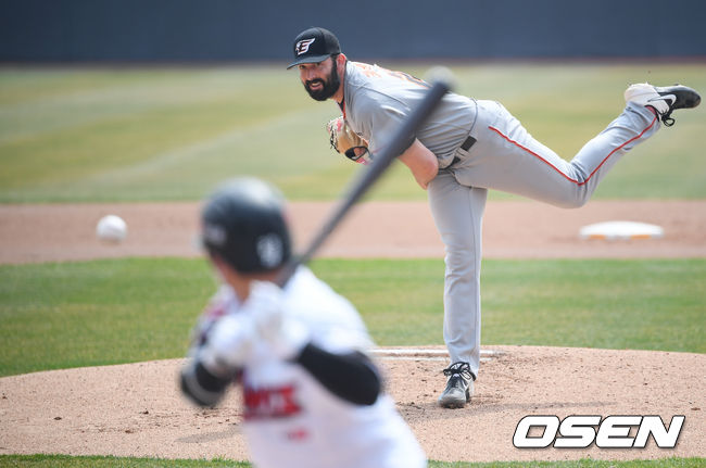 26일 오후 수원kt위즈파크에서 2021시즌 프로야구 kt 위즈와 한화 이글스의 시범경기가 진행됐다.1회말 한화 선발투수 카펜터가 역투하고 있다./ soul1014@osen.co.kr