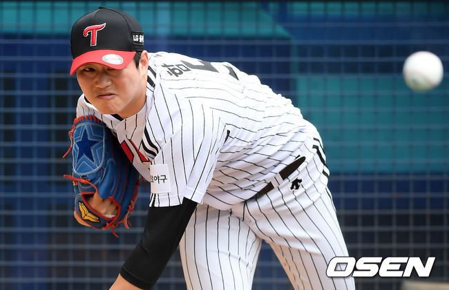 27일 LG 함덕주가 불펜피칭을 하고 있다. /cej@osen.co.kr