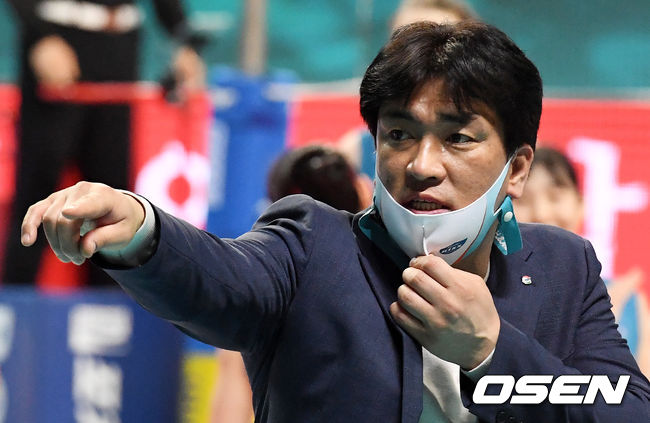 3세트 GS칼텍스 차상현 감독이 선수 교체를 지시하고 있다. /jpenws@osen.co.kr