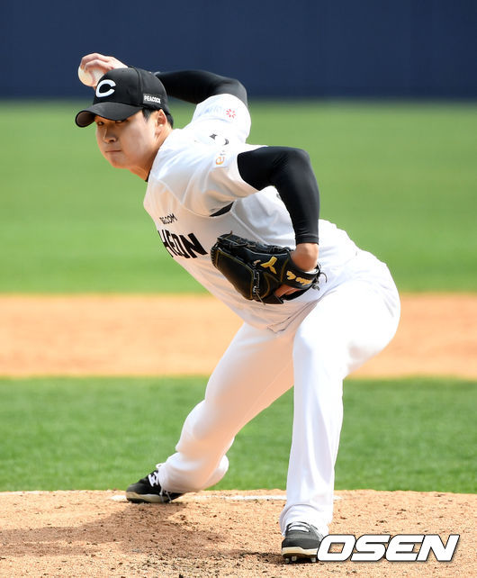 21일 창원NC파크에서 2021년 KBO리그 NC 다이노스와 SSG 랜더스의 시범경기가 열렸다.3회초 SSG 이채호가 역투하고 있다. /sunday@osen.co.kr