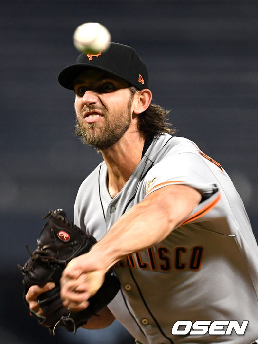 5회말 샌프란시스코 선발 매디슨 범가너가 힘차게 공을 뿌리고 있다. /dreamer@osen.co.kr