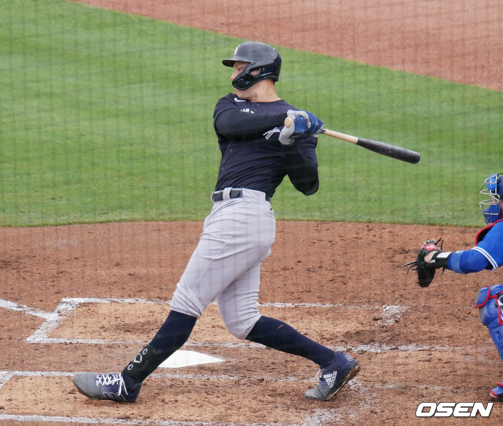 [OSEN=더니든(미 플로리다주), 이사부 통신원] 지난 22일(한국시간) 플로리다주 더니든의 TD 볼파크에서 열린 토론토와의 시범경기에서 안타를 치고 있는 뉴욕 양키스의 애런 저지  /lsboo@osen.co.kr