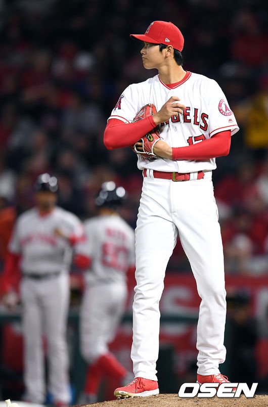 2회초 1사 1,2루 에인절스 오타니가 보스턴 베츠에게 볼넷을 허용하고 있다. / youngrae@osen.co.kr