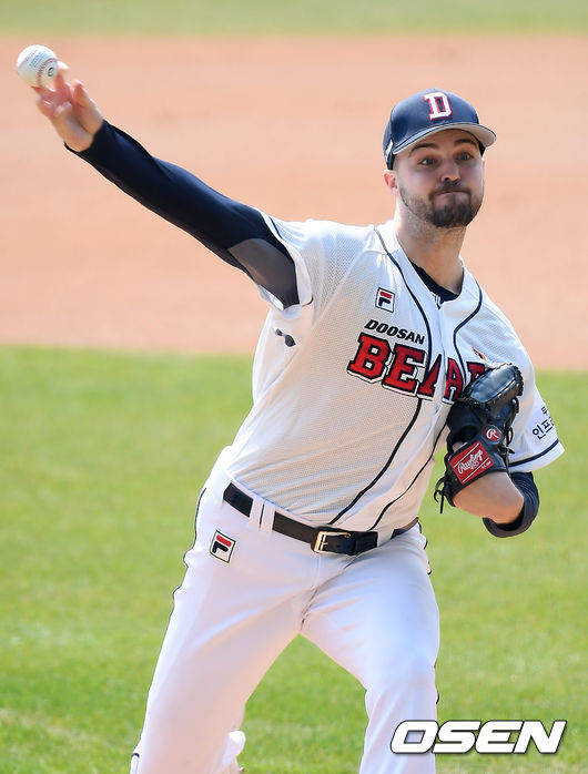 두산 선발 로켓이 마운드 위에서 힘차게 공을 뿌리고 있다. /rumi@osen.co.kr