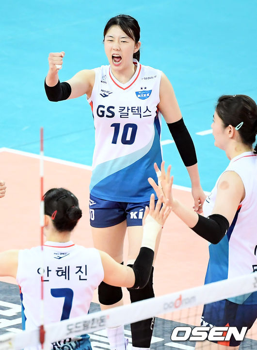 1세트 GS칼텍스 강소휘가 득점에 포효하고 있다. /cej@osen.co.kr