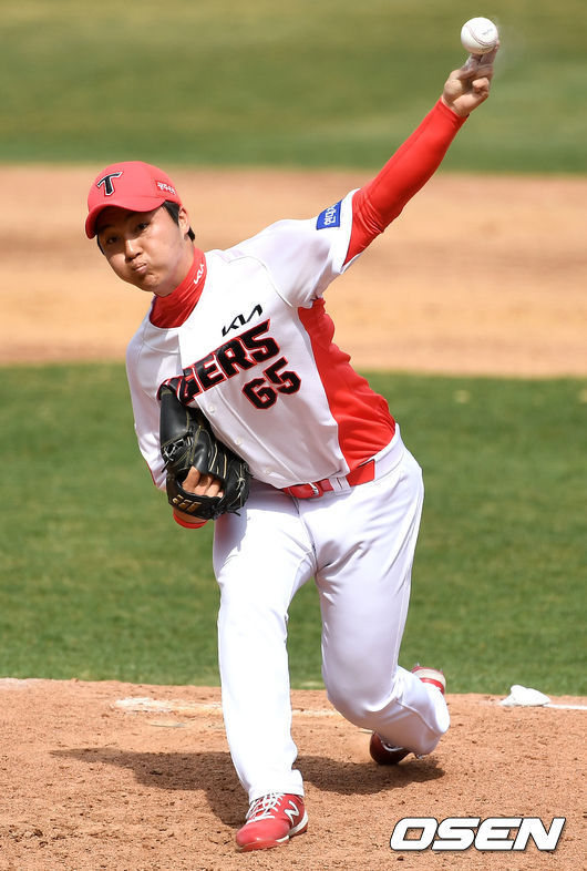 KIA 타이거즈 좌완 장민기가 실전 마운드에서 투구하고 있다./OSEN DB
