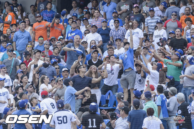 [사진] 지난 2018년 5월 펫코 파크에 모인 다저스 응원단. ⓒGettyimages(무단전재 및 재배포 금지)