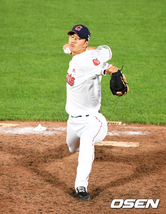 롯데 박명현이 역투하고 있다. /jpnews@osen.co.kr