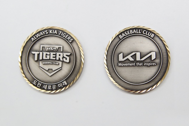 맷 윌리엄스 감독이 사비를 들어 제작한 챌린지 코인./KIA 타이거즈 제공